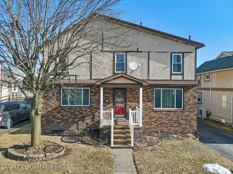 527 South St, Throop, PA 18512