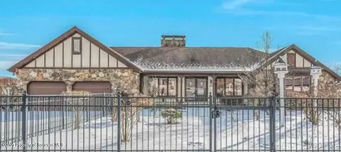 503 Maplewood Dr, Olyphant, PA 18447