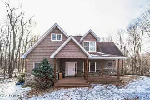 400 Spring Run Ln, Madison Township, PA 18444