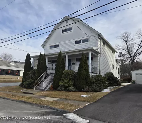 420 Loftus St, Throop, PA 18512