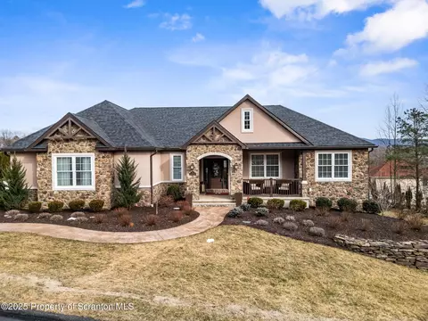 15 Stonehill Rd, Old Forge, PA 18518