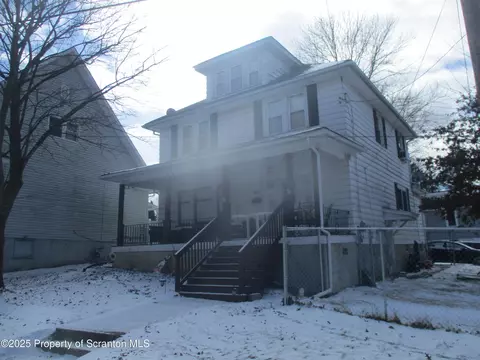 452 Delaware St, Throop, PA 18512