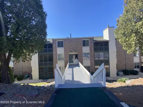 1501 Summit Pointe, Scranton, PA 18508