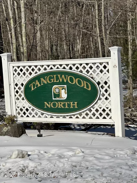132 Gunstock Ln, Tafton, PA 18464