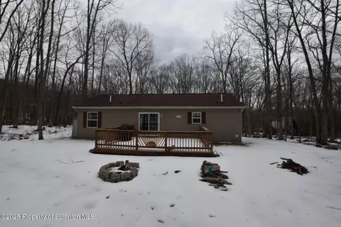85 Holiday Dr, White Haven, PA 18661