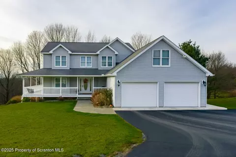 117 Porter Dr, Clifford Township, PA 18421