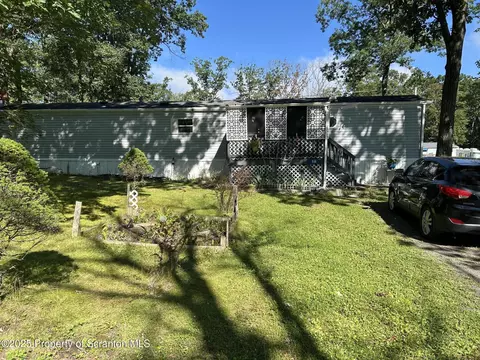 18 Center St, Jefferson Twp, PA 18436