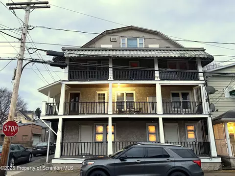 122 124 Willow St, Dunmore, PA 18512
