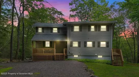 61 S Lehigh River Dr, Clifton Twp, PA 18424