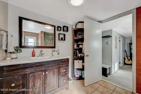114 E Pine St, Dunmore, PA 18512 photo 33