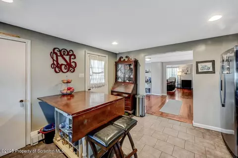 114 E Pine St, Dunmore, PA 18512 photo 22