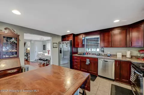 114 E Pine St, Dunmore, PA 18512 photo 20