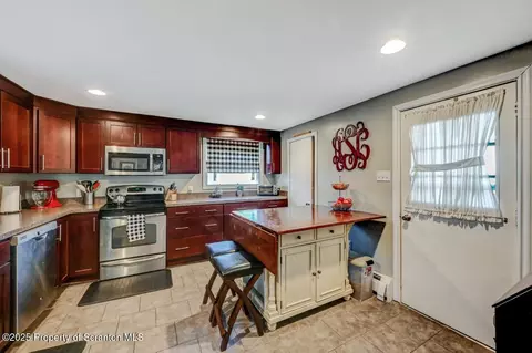 114 E Pine St, Dunmore, PA 18512 photo 16