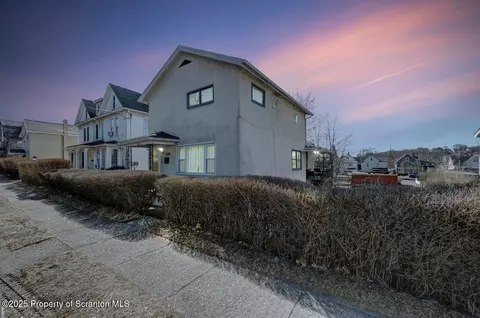 114 E Pine St, Dunmore, PA 18512 photo 2