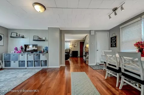 114 E Pine St, Dunmore, PA 18512 photo 10