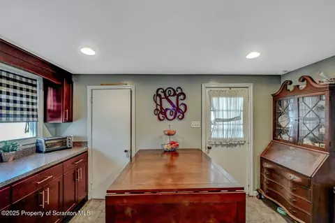114 E Pine St, Dunmore, PA 18512 photo 19
