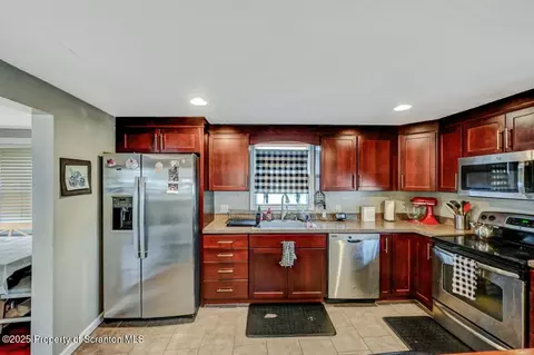 114 E Pine St, Dunmore, PA 18512 photo 17