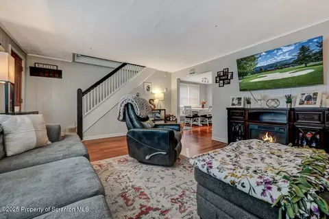 114 E Pine St, Dunmore, PA 18512 photo 7