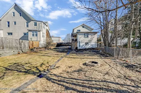 114 E Pine St, Dunmore, PA 18512 photo 46