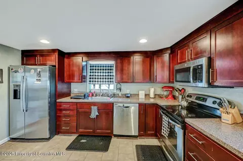 114 E Pine St, Dunmore, PA 18512 photo 21