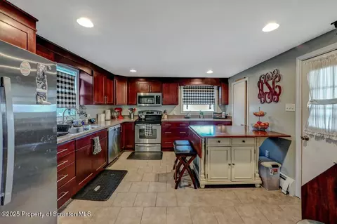 114 E Pine St, Dunmore, PA 18512 photo 15