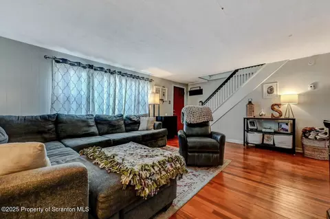114 E Pine St, Dunmore, PA 18512 photo 6