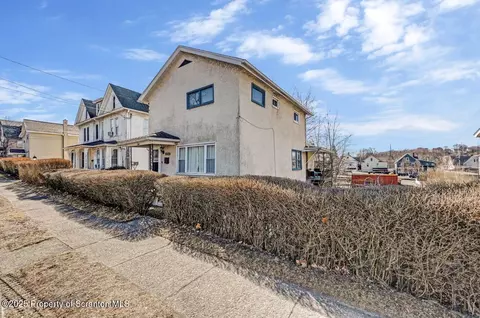 114 E Pine St, Dunmore, PA 18512 photo 3