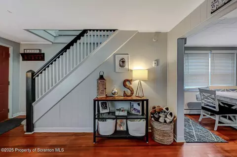 114 E Pine St, Dunmore, PA 18512 photo 8