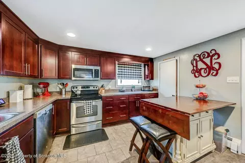 114 E Pine St, Dunmore, PA 18512 photo 18