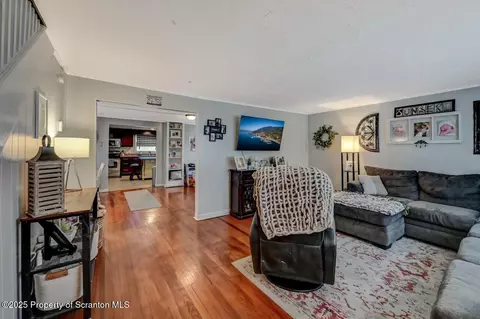 114 E Pine St, Dunmore, PA 18512 photo 4