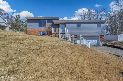 117 Laurie Ln, Hughestown, PA 18640