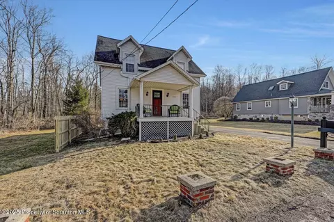 305 Laurel Dr, South Abington, PA 18411