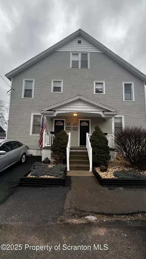 23 25 Hospital St, Carbondale, PA 18407