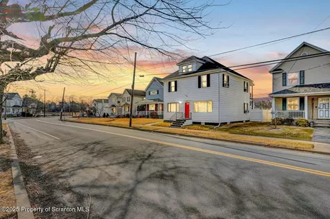 407 Boulevard Ave, Dickson City, PA 18519