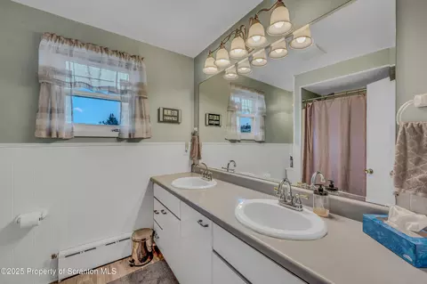 Bath - 440 E Drinker St, Dunmore, PA 18512 photo 4 of 4