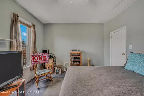 Bedroom - 440 E Drinker St, Dunmore, PA 18512 photo 6 of 10