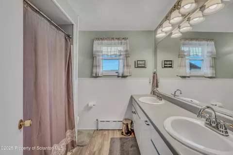 Bath - 440 E Drinker St, Dunmore, PA 18512 photo 3 of 4