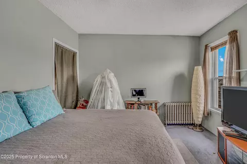 Bedroom - 440 E Drinker St, Dunmore, PA 18512 photo 5 of 10