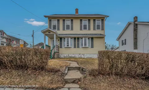 440 E Drinker St, Dunmore, PA 18512