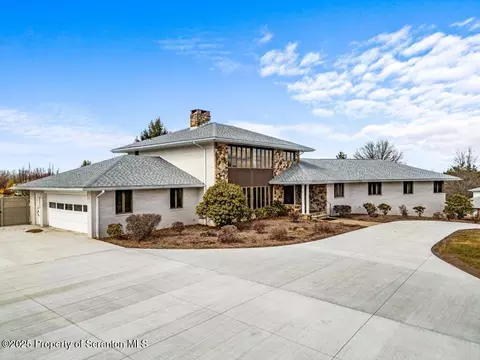 149 Jermyn Dr, Clarks Summit, PA 18411