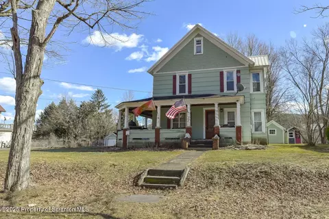 30 Oak St, Nicholson, PA 18446