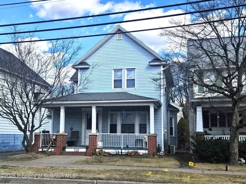 718 Boulevard Ave, Dickson City, PA 18519