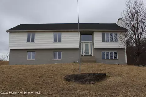 2400 N Lakeview Rd, Clarks Summit, PA 18411