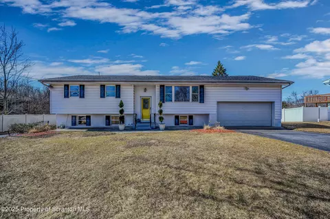 711 Griffin Pond Rd, South Abington, PA 18411