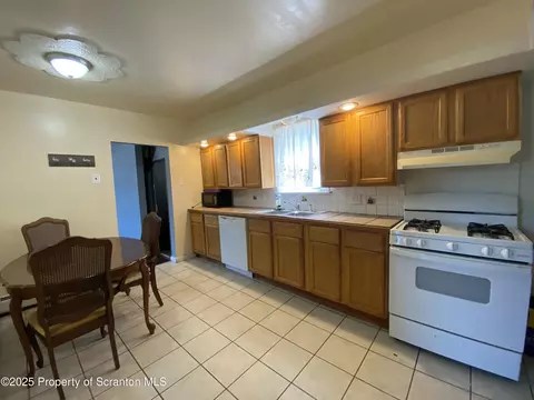416 Elm St, Scranton, PA 18505 photo 5