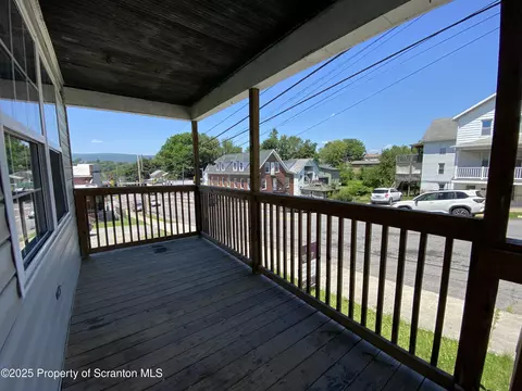 416 Elm St, Scranton, PA 18505 photo 2