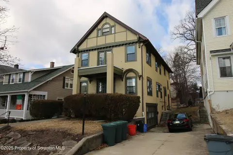1517 Quincy Ave, Dunmore, PA 18509