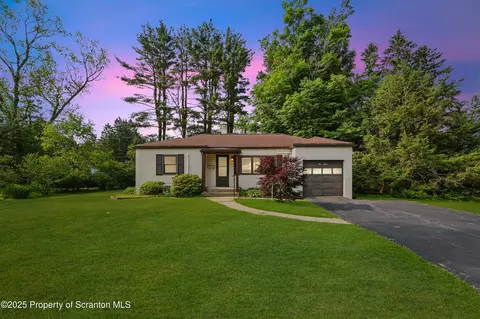 112 Park Dr, Clarks Green, PA 18411