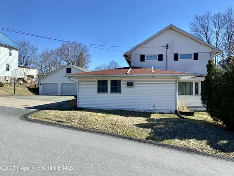 332 Main St, Archbald, PA 18403 photo 4