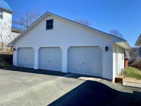 332 Main St, Archbald, PA 18403 photo 8